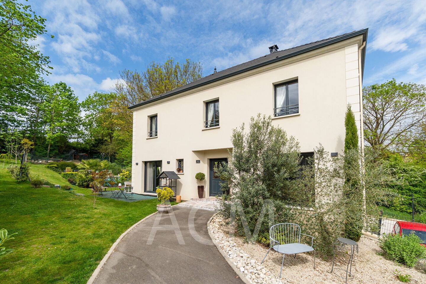 Maison 7 pièces 182 m² · à Le Mesnil-le-Roi · 182 m² · 1 365 000 €