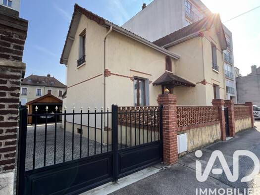 Maison de ville à vendre 221 000 € 5 pièces 3 chambres 107 m² 360 m² de terrain Saint Martin Troyes 10000