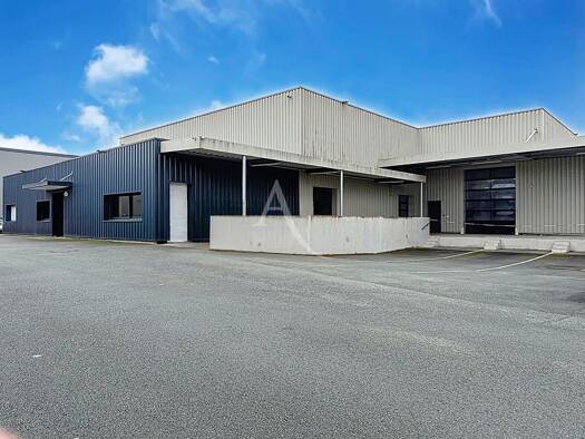 Local d'activités à vendre 1 243 100 € 807 m² d'espace de stockage Brissac Loire Aubance 49320