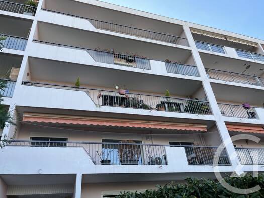 Appartement à louer 1 208 € 4 pièces 3 chambres 86,4 m² 4ème étage La Garde 83130