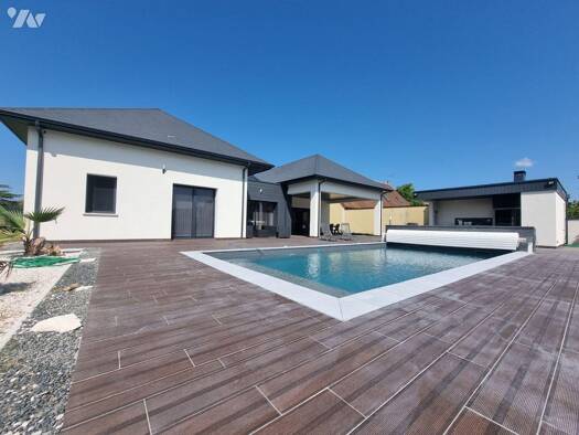 Maison de plain-pied à vendre 522 500 € 5 pièces 4 chambres 222 m² 1 750 m² de terrain Romorantin-Lanthenay 41200