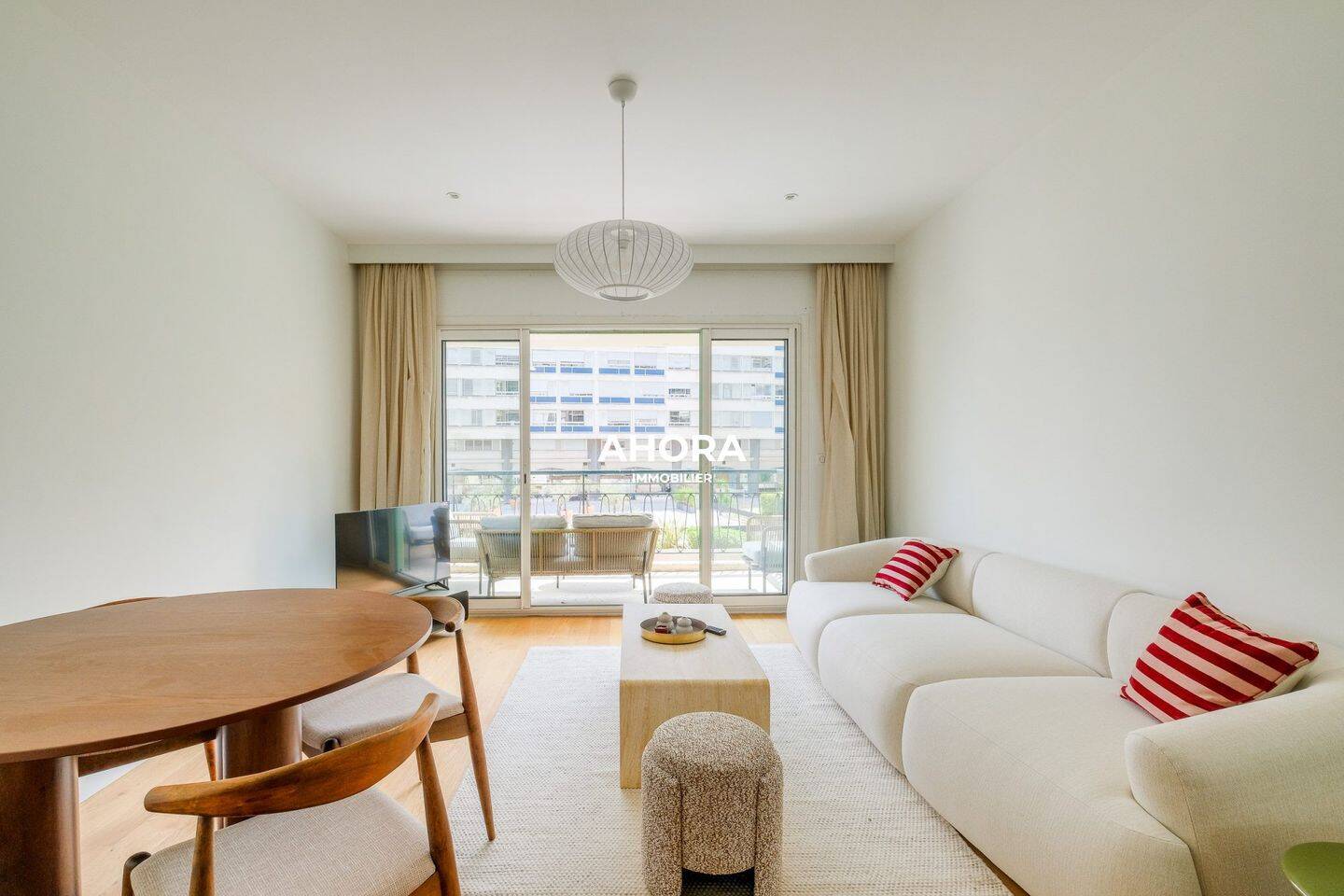 Appartement 3 pièces 86 m² · à Marseille 8ème Arrondissement · 85,6 m² · 2 360 €