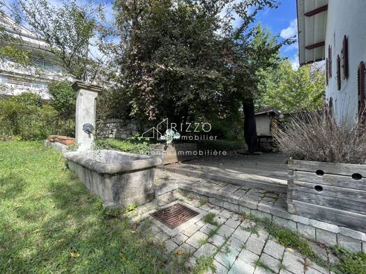 Maison à vendre 1 590 000 € 14 pièces 6 chambres 291 m² 841 m² de terrain Nord Ouest Divonne-les-Bains 01220