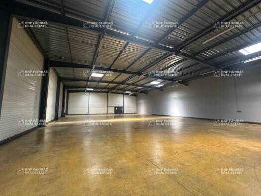 Local d'activités à louer 4 148 € 743 m² d'espace de stockage Fontaine-Blanche Chambray-lès-Tours 37170