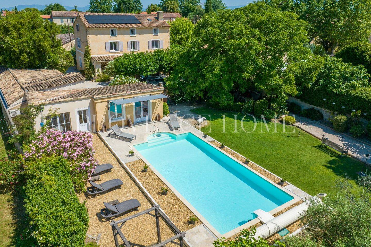 Maison 11 pièces 358 m² · à Pernes-les-Fontaines · 358 m² · 1 690 000 €