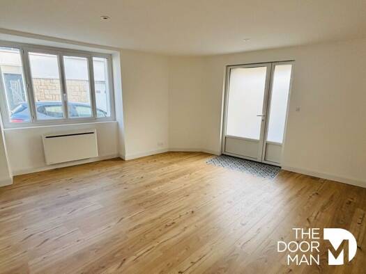 Maison de ville à vendre 273 000 € 6 pièces 4 chambres 97 m² Pillerie-Bootz Laval 53000