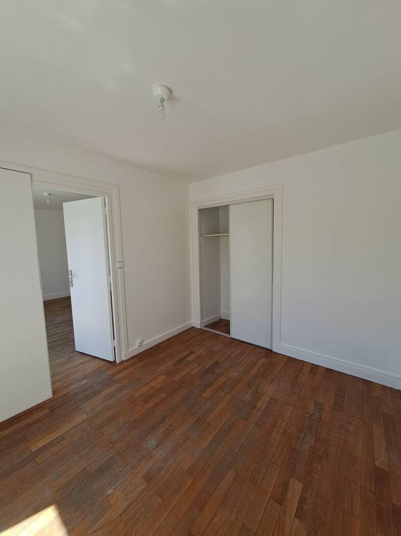 Appartement à louer 818 € 4 pièces 3 chambres 64 m² 4ème étage Parilly-Jules Guesde Vénissieux 69200