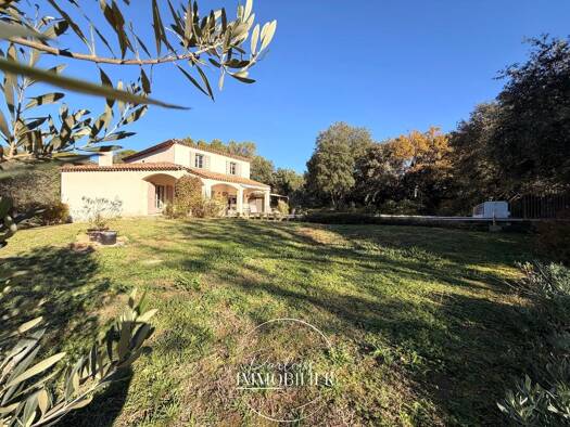 Maison à vendre 850 000 € 6 pièces 4 chambres 197 m² 4 000 m² de terrain Rognes 13840