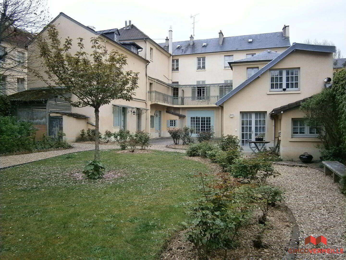Appartement 2 pièces 27 m² · à Versailles · 27,1 m² · 828 €