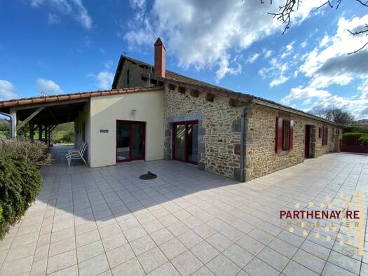 Maison à vendre 261 483 € 8 pièces 5 chambres 257,2 m² 1 800 m² de terrain Gourgé 79200