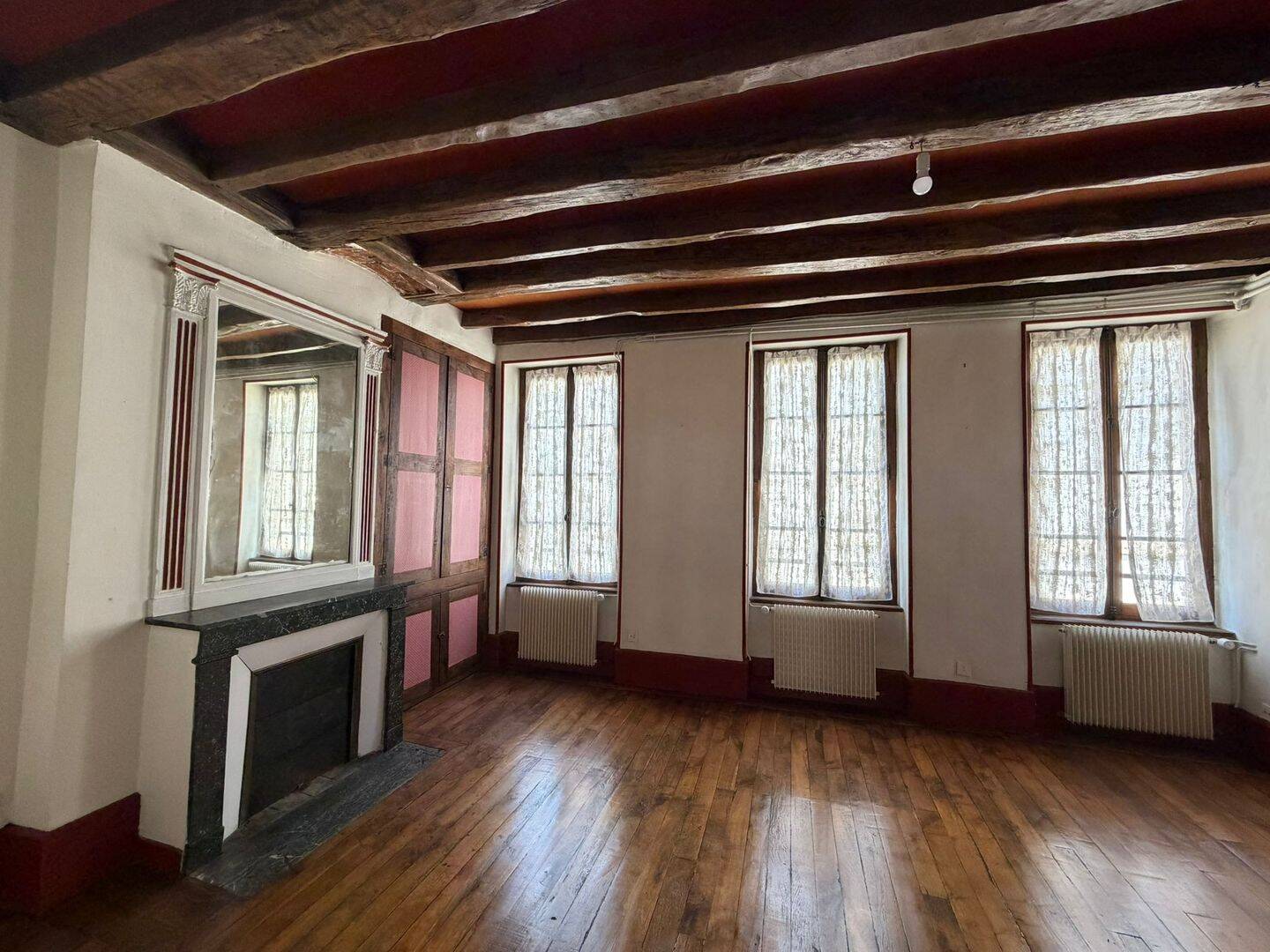 Appartement 7 pièces 125 m² · à Moulins · 125 m² · 890 €
