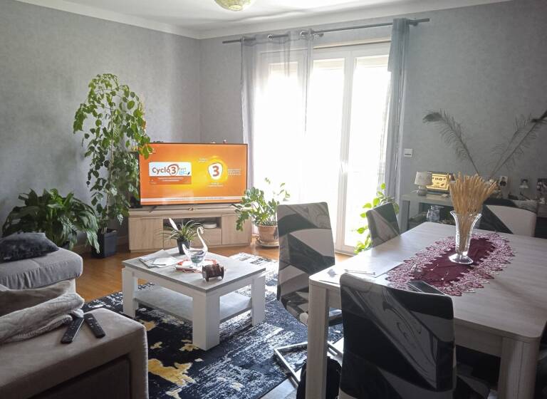 Appartement à louer 630 € 3 pièces 2<br/>chambres 65 m²<br/>superficie Dernier étage, 2/2<br/>étage Arsonval Brive-la-Gaillarde 19100