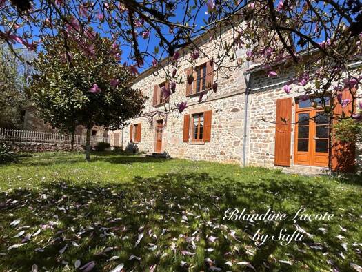 Maison à vendre 135 000 € 8 pièces 6 chambres 207 m² 2 775 m² de terrain Montboucher 23400