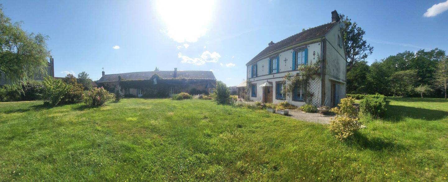 Maison 13 pièces 252 m² · à Belhomert-Guéhouville · 252 m² · 396 000 €