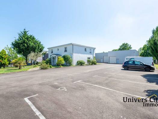 Entrepôt à vendre 904 800 € 568 m² d'espace de stockage Vertou 44120