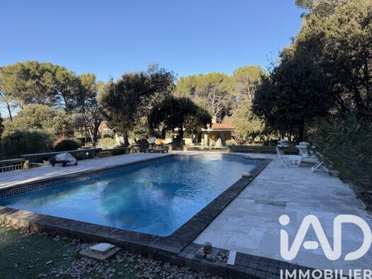 Maison à vendre 697 000 € 4 pièces 3 chambres 167 m² 9 721 m² de terrain Zone de Campagne Lambesc 13410