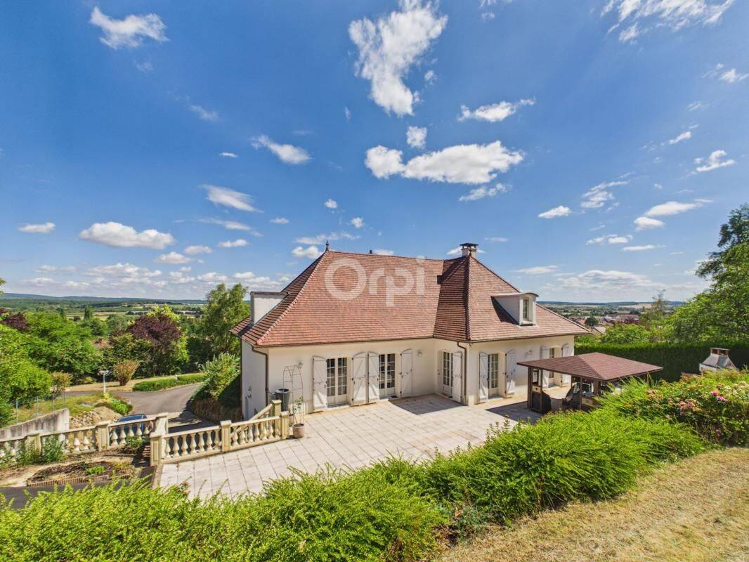 Maison 7 pièces 217 m² · à Jussey · 216,5 m² · 365 000 €