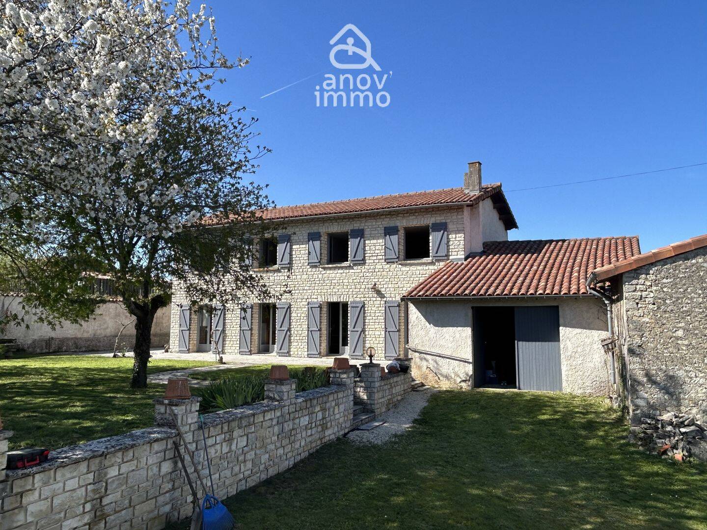 Maison 10 pièces 200 m² · à Rouillac · 200 m² · 265 000 €