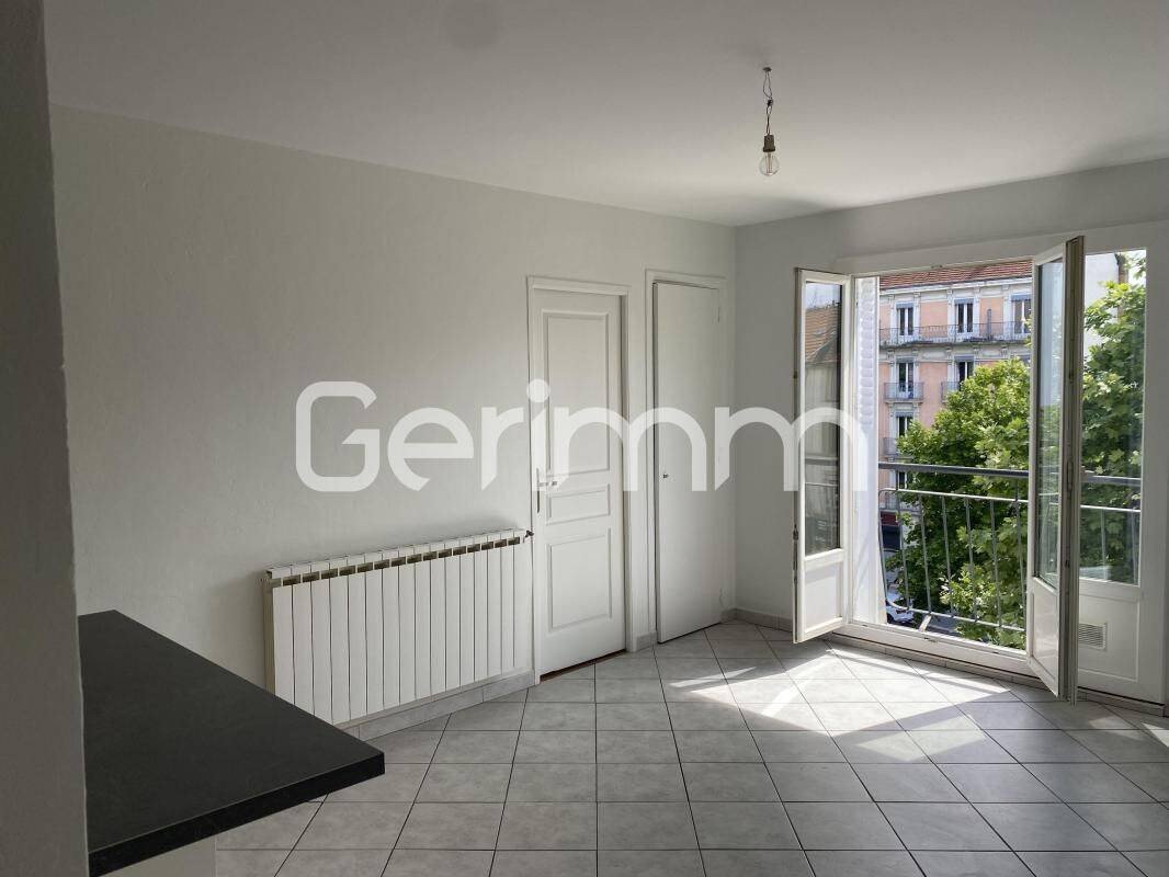 Appartement 3 pièces 45 m² · à Grenoble · 45 m² · 670 €/mois