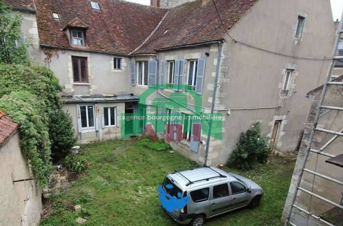 Maison 19 pièces 310 m² · à Clamecy · 310 m² · 74 000 €