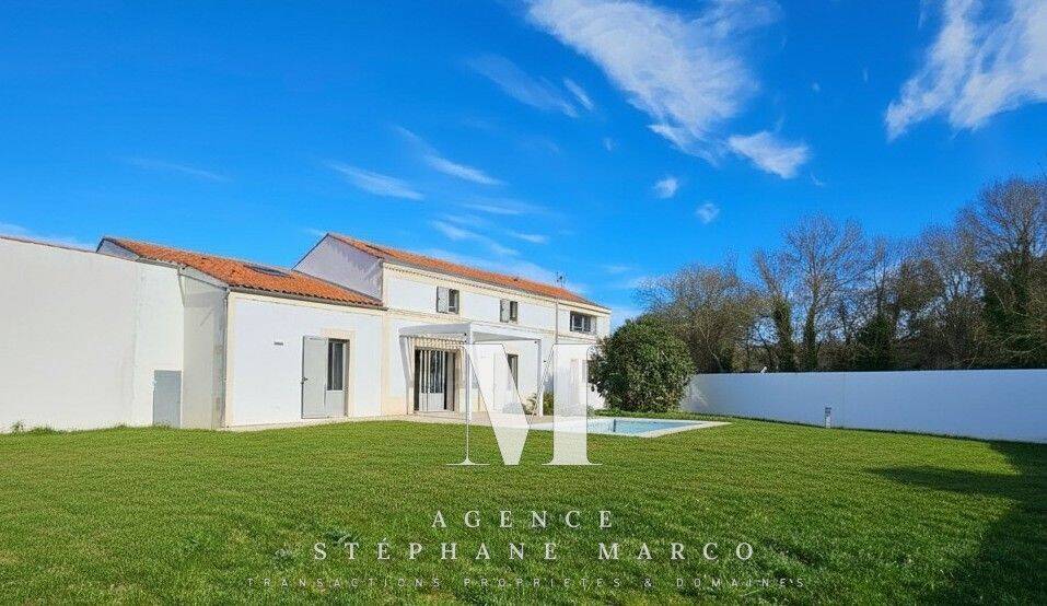 Maison 6 pièces 162 m² · à Saint-Laurent-de-la-Prée · 162 m² · 613 200 €