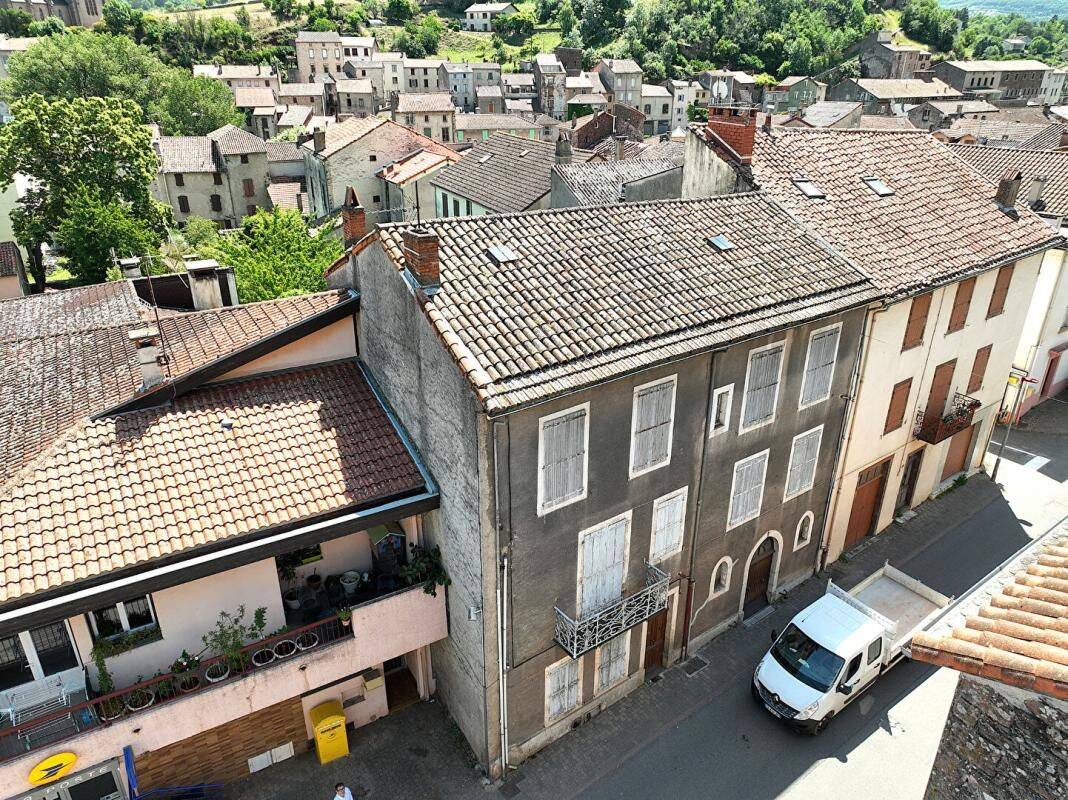 Maison 18 pièces 273 m² · à Camarès · 273 m² · 233 000 €
