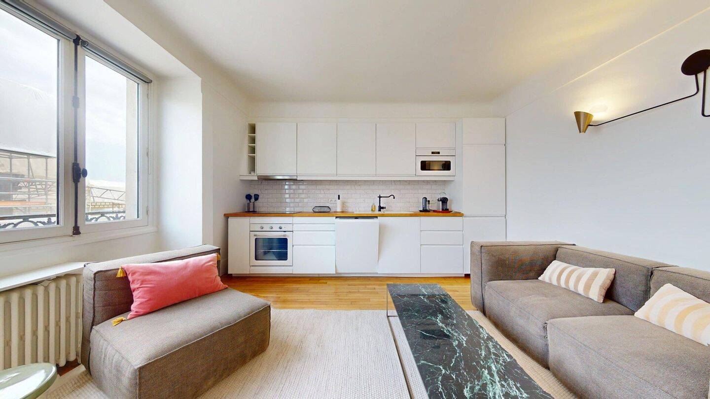 Appartement 3 pièces 51 m² · à Paris 10ème Arrondissement · 51 m² · 2 000 €