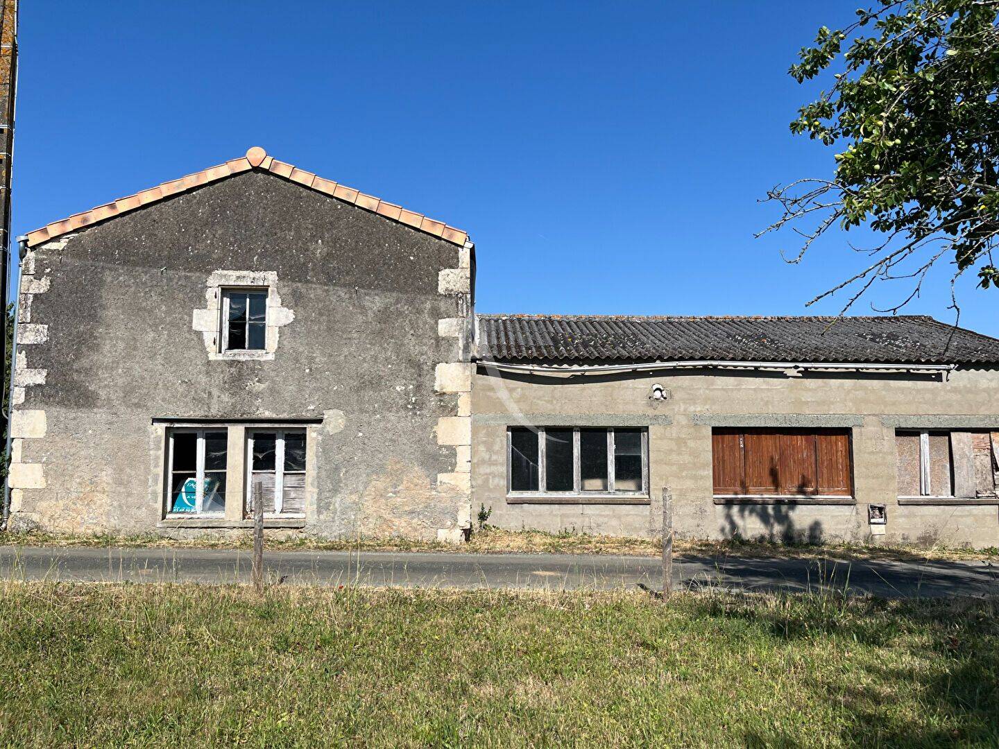Maison 2 pièces 131 m² · à Petosse · 131 m² · 49 400 €