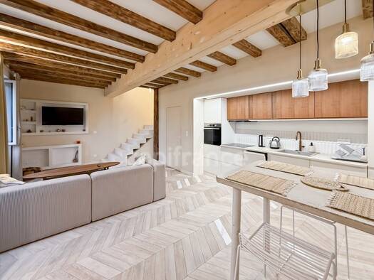 Duplex à vendre 330 000 € 3 pièces 2 chambres 56 m² RDC/1 Cessy 01170