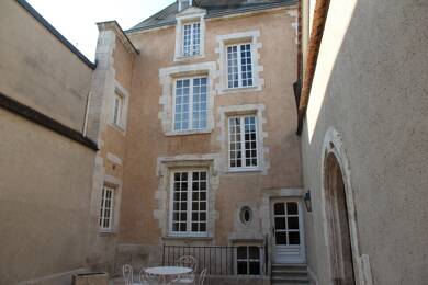 Hôtel particulier à vendre 315 000 € 8 pièces 6 chambres 278 m² 166 m² de terrain Centre Ville Montargis 45200