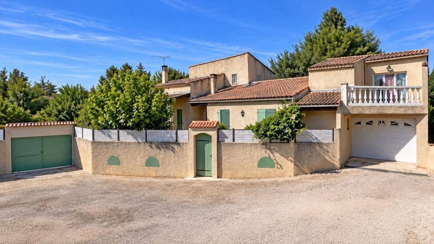 Maison 8 pièces 165 m² · à Eyguières · 165 m² · 665 500 €