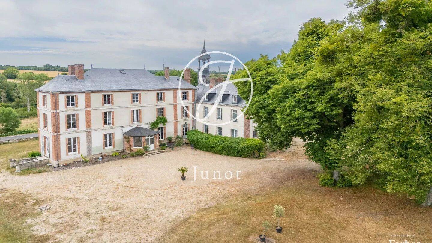 Maison 17 pièces 498 m² · à Saint-Fargeau · 498 m² · 683 000 €