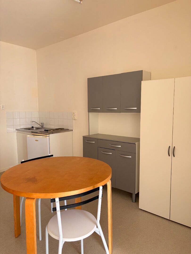 Appartement 1 pièce 18 m² · à Saint-Quentin · 18,4 m² · 300 €