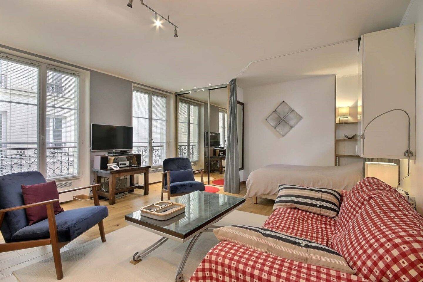 Appartement 1 pièce 42 m² · à Paris 18ème Arrondissement · 42 m² · 1 709 €/mois