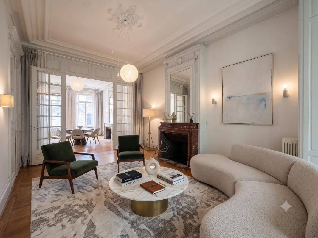 Maison 8 pièces 310 m² · à Lille · 310 m² · 2 950 €/mois