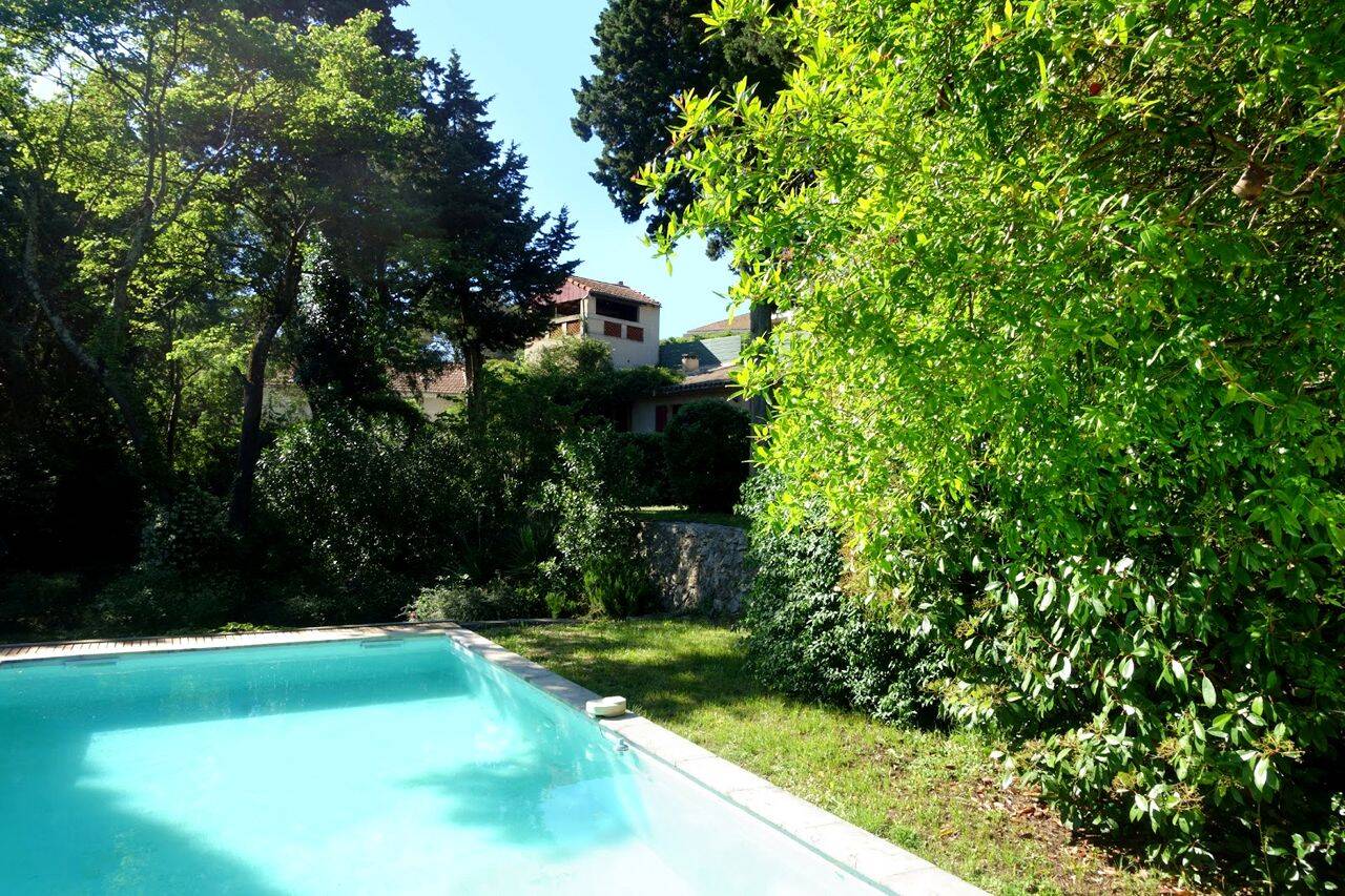 Maison 6 pièces 200 m² · à Nîmes · 200 m² · 699 500 €