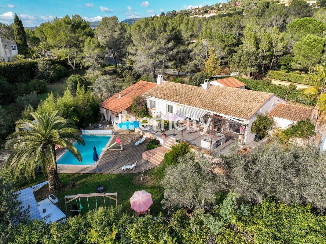 Maison 5 pièces 141 m² · à Roquebrune-sur-Argens · 141 m² · 678 000 €