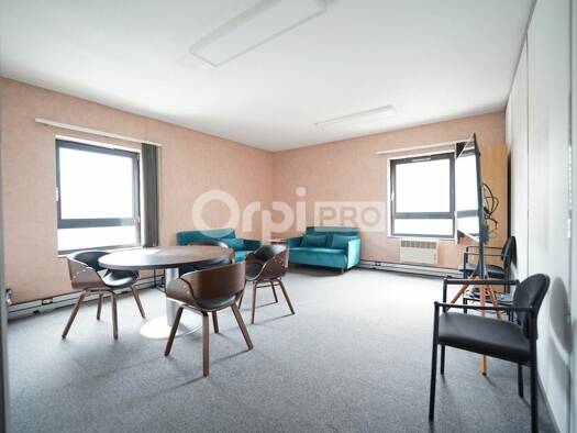 Espace bureau à louer 1 062 € 93,7 m² de bureaux divisible jusqu'à 94 m² Villeurbanne 69100