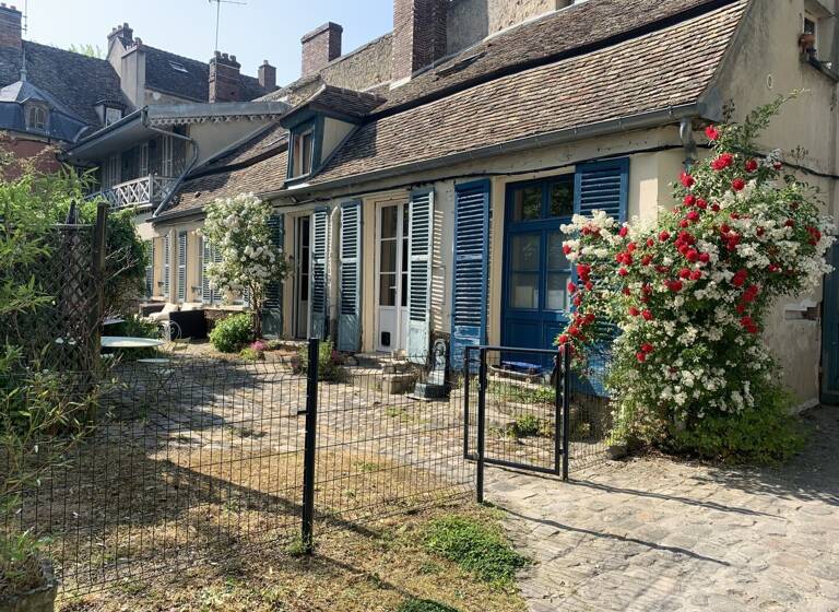 Maison à louer 1 820 € 6 pièces 3<br/>chambres 110 m²<br/>superficie 500 m²<br/>terrain Montfort-l'Amaury 78490
