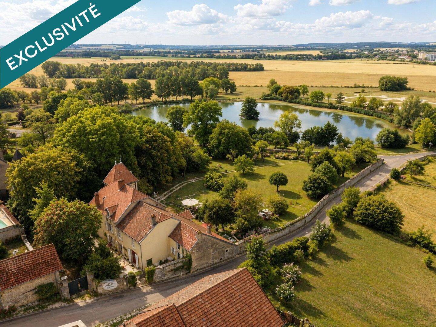 Maison 11 pièces 255 m² · à Le Montsaugeonnais · 255 m² · 520 000 €
