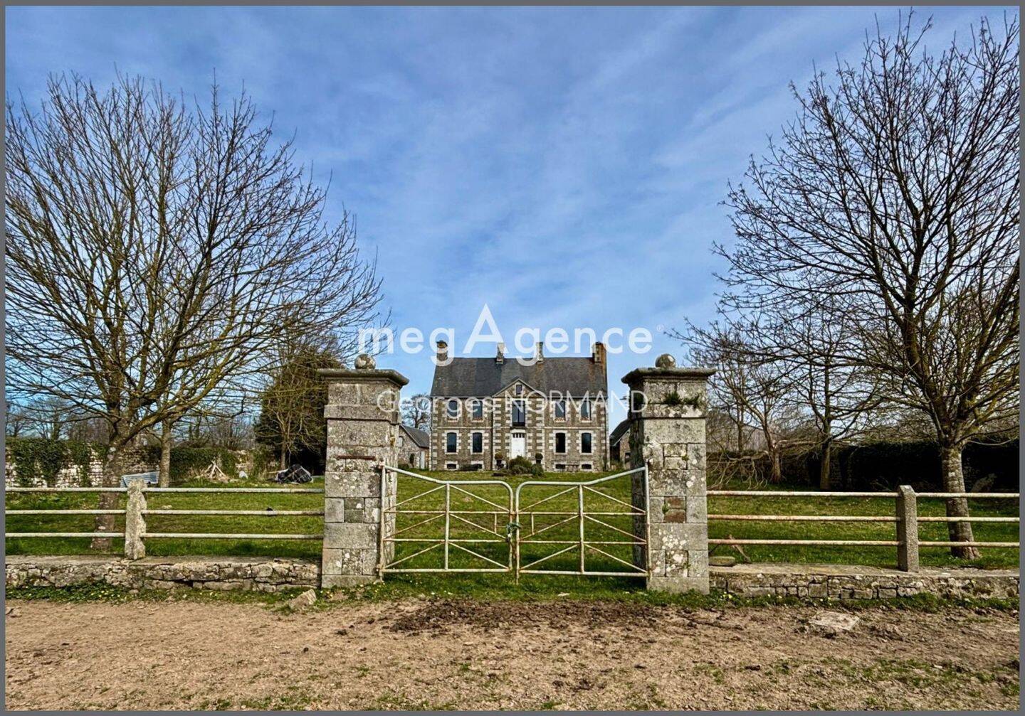Maison 9 pièces 250 m² · à Gavray-sur-Sienne · 250 m² · 395 000 €