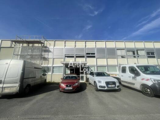 Local d'activités à vendre 1 495 000 € 1 830 m² d'espace de stockage Pringy 77310