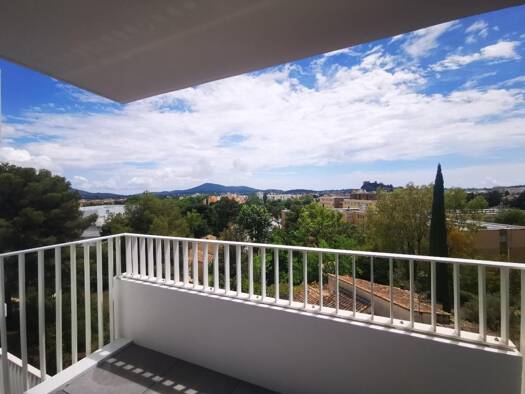 Appartement à louer 608 € 1 pièce 27 m² Étage 1/5 dès le 01/06/2026 Les Plantades-Pierrascas La Garde 83130