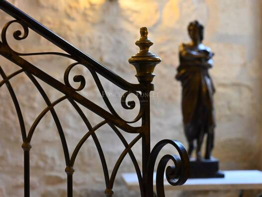 Château à vendre 4 725 000 € 27 pièces 9 chambres 1 400 m² 1 805 m² de terrain Saint-Maximin 30700