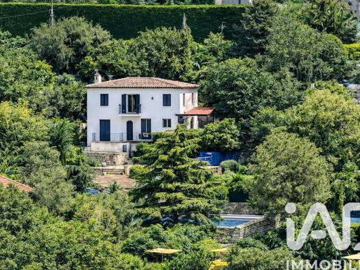 Maison à vendre 749 000 € 4 pièces 3 chambres 131,3 m² 1 650 m² de terrain Châteauneuf-Grasse 06740