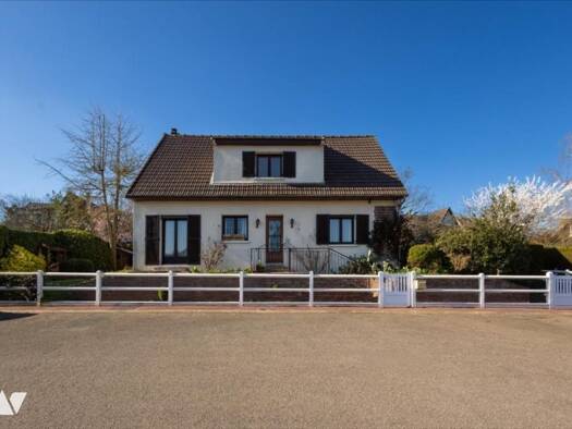 Maison à vendre 735 000 € 7 pièces 4 chambres 217 m² 616 m² de terrain Saint-Germain-en-Laye 78112