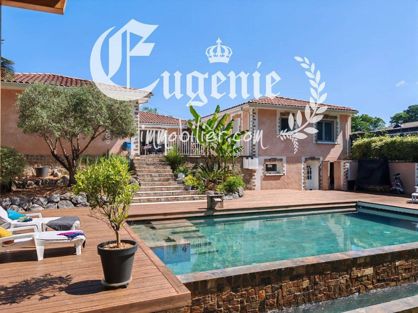 Maison 11 pièces 240 m² · à Dax · 240 m² · 749 000 €