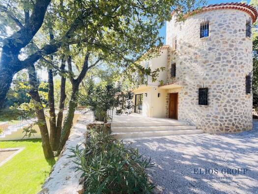 Villa à vendre 1 470 000 € 10 pièces 6 chambres 310 m² 2 381 m² de terrain Nans-les-Pins 83860