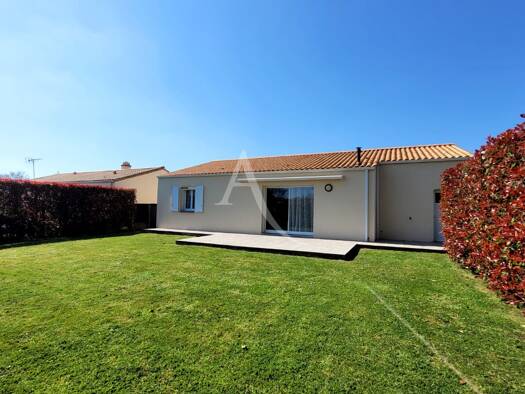 Maison de plain-pied à vendre 254 800 € 4 pièces 3 chambres 97 m² 597 m² de terrain Saint-Avaugourd-des-Landes 85540