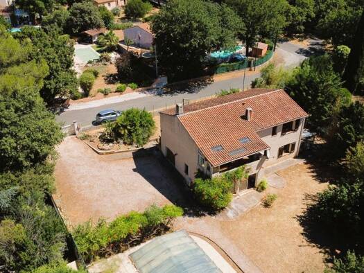 Maison à vendre 387 450 € 6 pièces 5 chambres 159,5 m² 1 178 m² de terrain Garéoult 83136